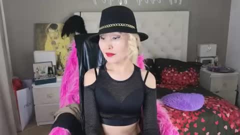 Snapshot of roxalanastar chatting on June 11, 2026, 9:40 am Roxalana online show from June 11, 2026, 9:40 am
