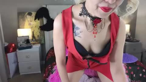 Snapshot of roxalanastar chatting on June 18, 2026, 8:36 am Roxalana online show from June 18, 2026, 8:36 am