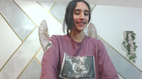 Snapshot of roxana_cyrano chatting on February 17, 2025, 6:37 pm online show from February 17, 2025, 6:37 pm