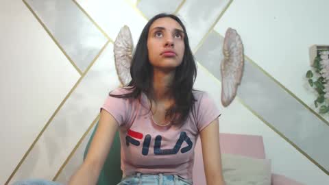 Snapshot of roxana_cyrano chatting on February 20, 2025, 6:57 pm online show from February 20, 2025, 6:57 pm