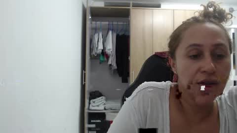 Roxana online show from April 26, 2026, 2:53 am