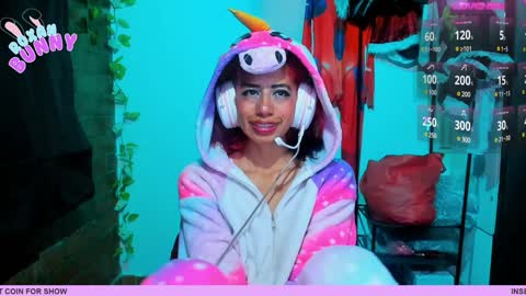 Snapshot of roxanbunny chatting on December 15, 2024, 9:35 am roxxy online show from December 15, 2024, 9:35 am