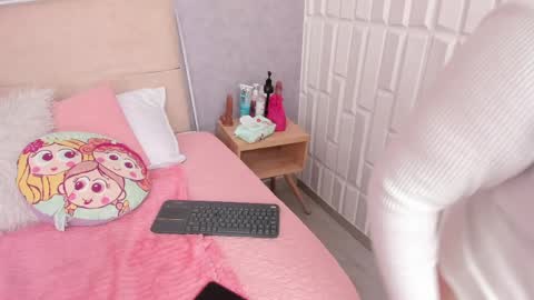 Snapshot of roxanebrown chatting on May 7, 2026, 7:41 pm roxanebrown online show from May 7, 2026, 7:41 pm