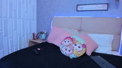 roxanebrown online show from July 13, 2026, 7:38 pm
