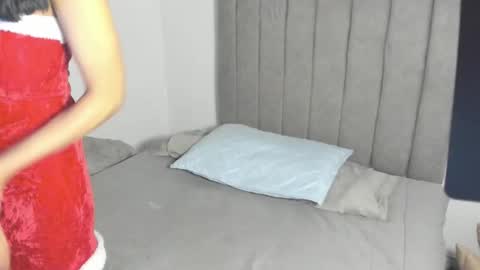 Snapshot of roxanedewalle chatting on November 27, 2025, 11:34 am Roxane online show from November 27, 2025, 11:34 am