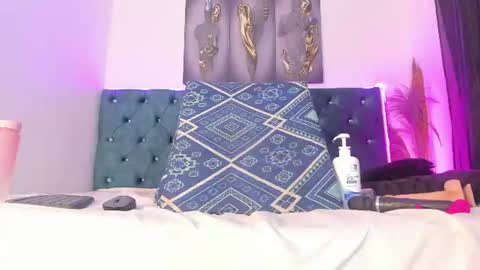 Roxanna online show from July 8, 2026, 10:53 am