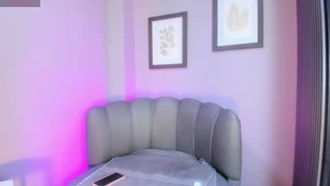 Snapshot of roxanna_moore2 chatting on June 29, 2026, 5:25 am Roxanna online show from June 29, 2026, 5:25 am