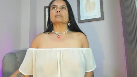 Snapshot of roxanna_moore2 chatting on July 14, 2026, 10:21 am Roxanna online show from July 14, 2026, 10:21 am