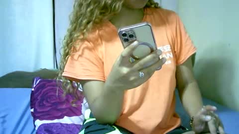 roxanne_98 online show from January 10, 2026, 4:53 pm