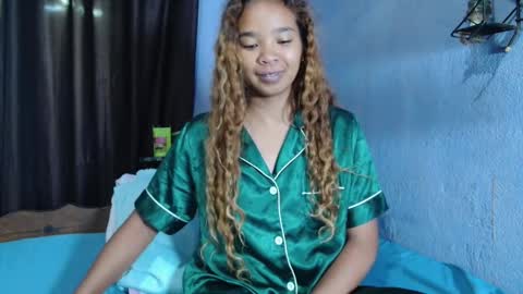 roxanne_98 online show from February 25, 2026, 2:32 am