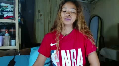 roxanne_98 online show from April 24, 2026, 2:58 am