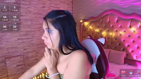 Snapshot of roxanne_han chatting on September 14, 2025, 11:31 am roxanne_han online show from September 14, 2025, 11:31 am