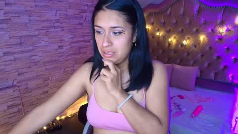 Snapshot of roxanne_han chatting on September 20, 2025, 11:44 am roxanne_han online show from September 20, 2025, 11:44 am