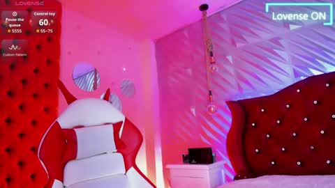 roxanne_han online show from April 30, 2026, 12:00 pm