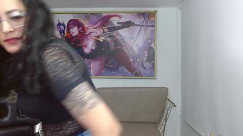 Snapshot of roxanne_vale chatting on November 1, 2025, 8:11 pm Roxanne online show from November 1, 2025, 8:11 pm