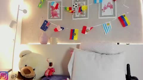 Snapshot of roxannegomez_ chatting on July 14, 2026, 12:33 pm Roxanne Gomez online show from July 14, 2026, 12:33 pm