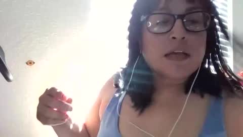 roxannellh online show from June 1, 2026, 9:49 pm