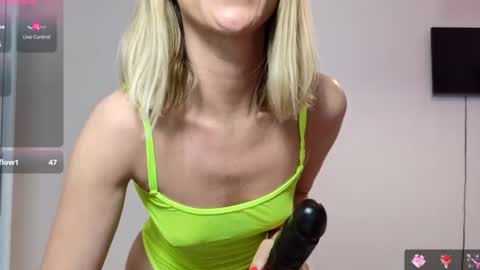 Snapshot of roxannequin chatting on June 11, 2026, 4:27 pm roxanne online show from June 11, 2026, 4:27 pm