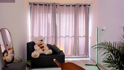  R O X I E  online show from February 18, 2025, 9:53 pm