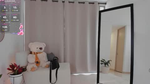  R O X I E  online show from October 10, 2025, 6:29 pm