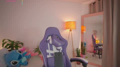 Snapshot of roxie_gates chatting on May 31, 2026, 1:58 am R O X I E online show from May 31, 2026, 1:58 am