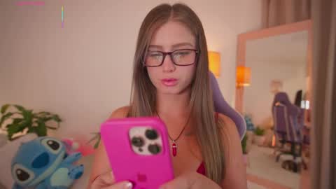 Snapshot of roxie_gates chatting on June 2, 2026, 2:24 am R O X I E online show from June 2, 2026, 2:24 am