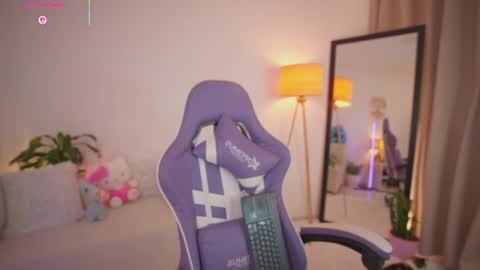 Snapshot of roxie_gates chatting on June 22, 2026, 6:05 pm R O X I E online show from June 22, 2026, 6:05 pm