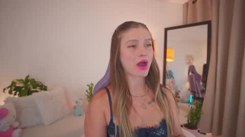 Snapshot of roxie_gates chatting on June 29, 2026, 11:27 pm R O X I E online show from June 29, 2026, 11:27 pm