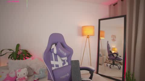 Snapshot of roxie_gates chatting on July 29, 2026, 2:21 am R O X I E online show from July 29, 2026, 2:21 am