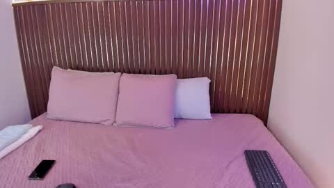 Roxie  online show from October 15, 2025, 12:05 pm