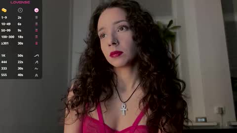 Snapshot of roxieflexie chatting on December 18, 2025, 10:38 pm Roxie online show from December 18, 2025, 10:38 pm