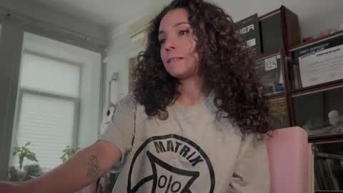 Snapshot of roxieflexie chatting on March 25, 2026, 11:27 am Roxie online show from March 25, 2026, 11:27 am