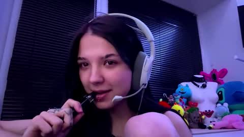 Snapshot of roxiepiurkowski chatting on October 16, 2025, 1:34 pm Hana online show from October 16, 2025, 1:34 pm