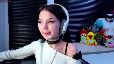 Snapshot of roxiepiurkowski chatting on October 19, 2025, 1:12 pm Hana online show from October 19, 2025, 1:12 pm