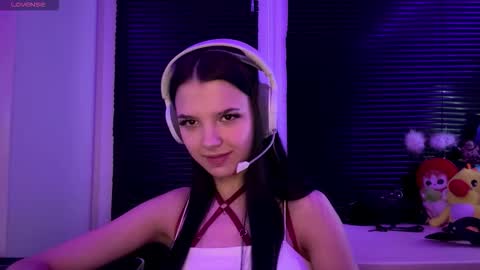 Snapshot of roxiepiurkowski chatting on December 3, 2025, 3:21 pm Hana online show from December 3, 2025, 3:21 pm