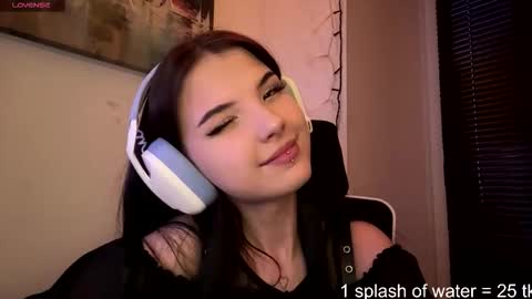Snapshot of roxiepiurkowski chatting on March 27, 2026, 3:12 pm Hana online show from March 27, 2026, 3:12 pm