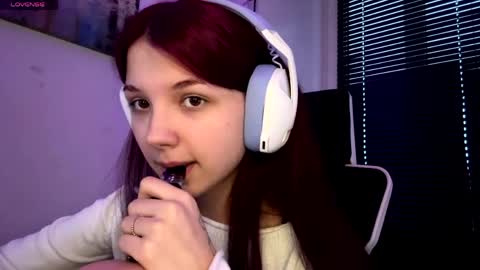 Snapshot of roxiepiurkowski chatting on April 10, 2026, 2:55 pm Hana online show from April 10, 2026, 2:55 pm