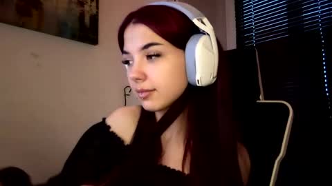 Snapshot of roxiepiurkowski chatting on April 15, 2026, 3:41 pm Hana online show from April 15, 2026, 3:41 pm