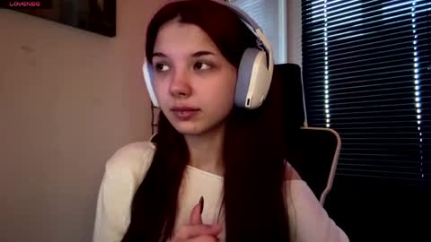 Snapshot of roxiepiurkowski chatting on April 18, 2026, 3:16 pm Hana online show from April 18, 2026, 3:16 pm