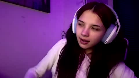 Snapshot of roxiepiurkowski chatting on April 18, 2026, 7:07 pm Hana online show from April 18, 2026, 7:07 pm