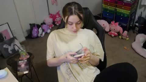 Snapshot of roxiethefox chatting on September 29, 2025, 3:50 pm roxie online show from September 29, 2025, 3:50 pm