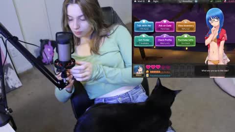 Snapshot of roxiethefox chatting on October 9, 2025, 8:40 pm roxie online show from October 9, 2025, 8:40 pm