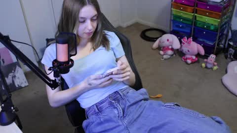 Snapshot of roxiethefox chatting on October 10, 2025, 10:42 pm roxie online show from October 10, 2025, 10:42 pm