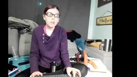 roxihazeleyes online show from September 9, 2025, 12:37 pm