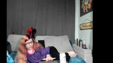 roxihazeleyes online show from October 10, 2025, 4:39 pm