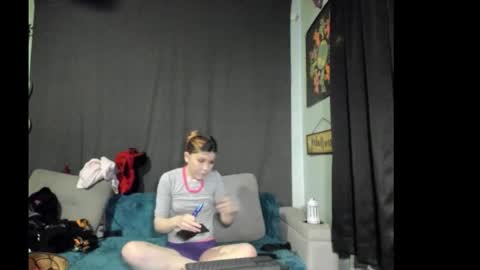 roxihazeleyes online show from November 20, 2025, 1:06 am