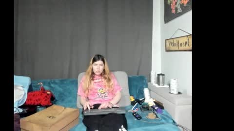 roxihazeleyes online show from January 9, 2026, 1:36 pm