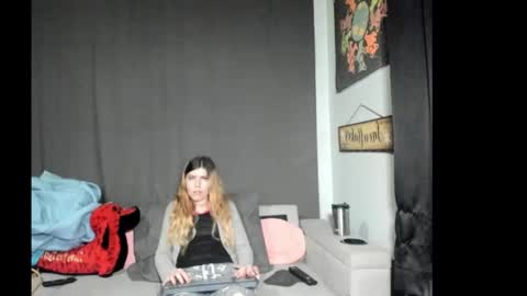 roxihazeleyes online show from February 10, 2026, 9:41 pm