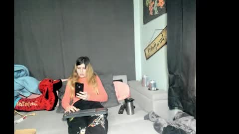 roxihazeleyes online show from February 11, 2026, 7:19 pm