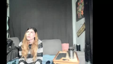 roxihazeleyes online show from March 13, 2026, 2:01 pm